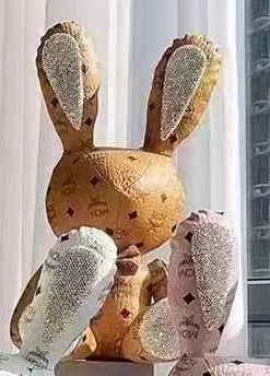 Игрушка интерьерная заяц MCM большой со стразами коричневый