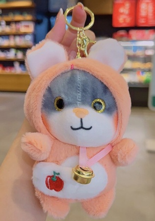 Брелок мягкая игрушка Кот в костюме зайца розовый