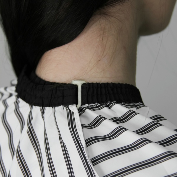 Пеньюар парикмахерский Классический на резинке с крючками белый с черными ребристыми полосками,140х160см