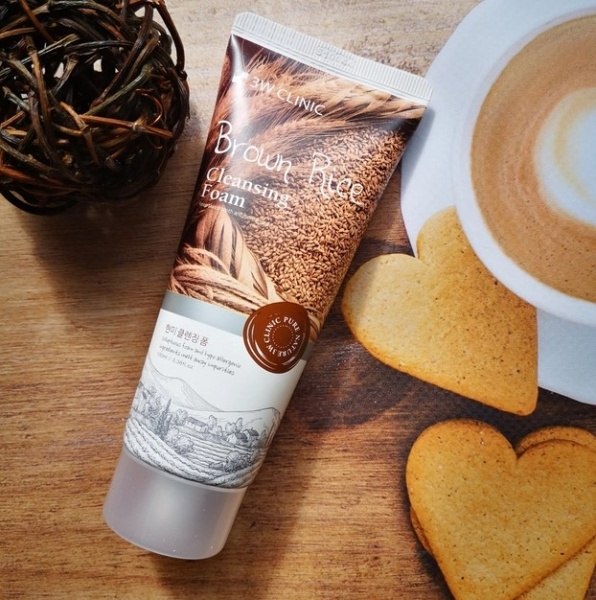 3W CLINIC Пенка для умывания с коричневым рисом Brown Rice Cleansing Foam 100мл