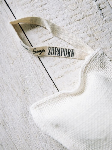 SUPAPORN СПА-мыло в мешочке из люфы Куркума Turmeric Cool Soap 70гр