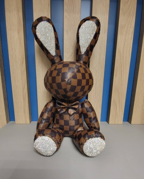Игрушка интерьерная заяц Клетка большой со стразами коричневый