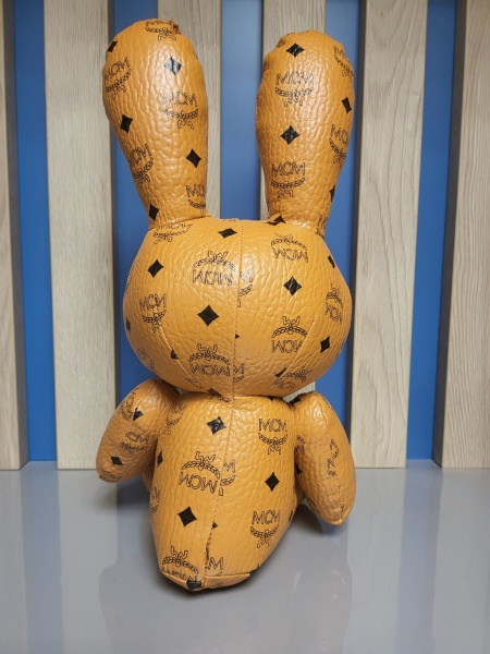 Игрушка интерьерная заяц MCM большой со стразами коричневый