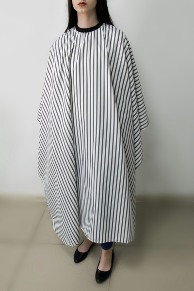 Пеньюар парикмахерский Классический на резинке с крючками белый с черными ребристыми полосками,140х160см