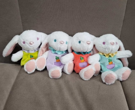 Брелок мягкая игрушка Заяц с морковкой желтый