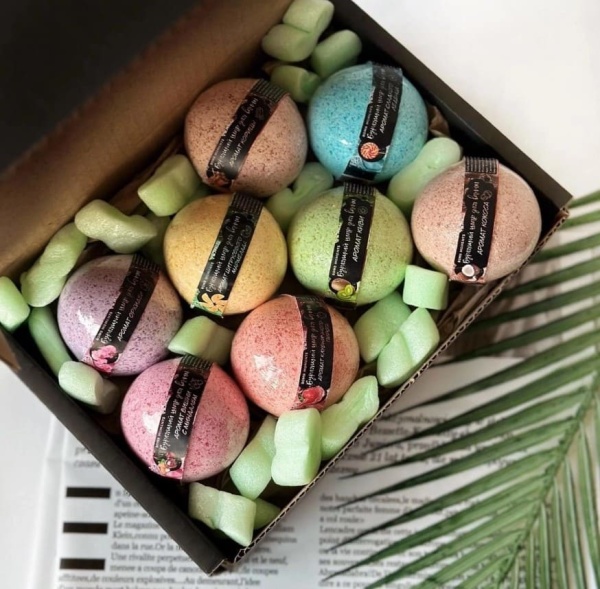 Bomb Moments шар для ванны бурлящий с ароматом корицы 120гр