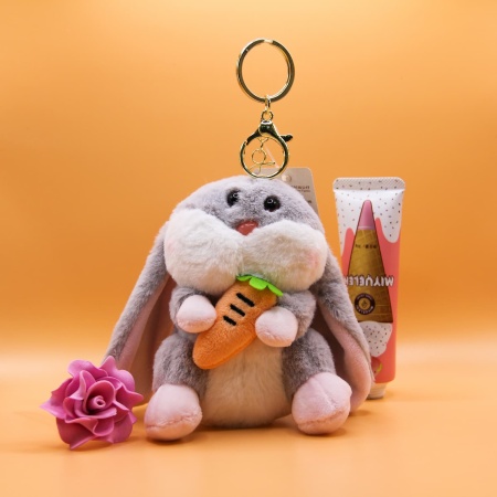 Брелок мягкая игрушка Заяц с морковкой серый