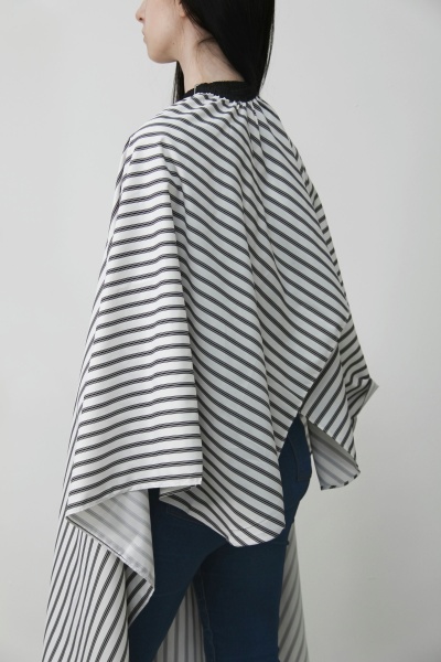 Пеньюар парикмахерский Классический на резинке с крючками белый с черными ребристыми полосками,140х160см