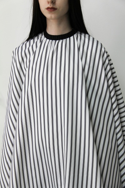 Пеньюар парикмахерский Классический на резинке с крючками белый с черными ребристыми полосками,140х160см