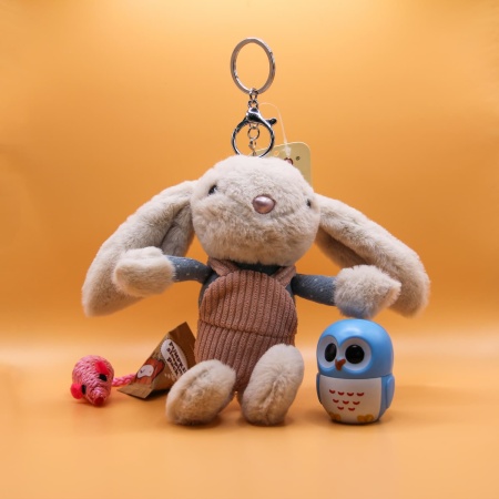 Брелок мягкая игрушка Заяц в сарафане розовый