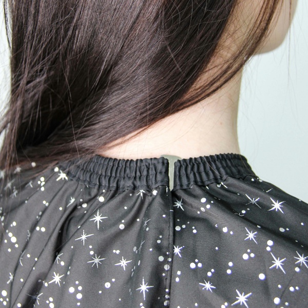 Пеньюар парикмахерский Космос Звезды на резинке с крючками черный,160х140см