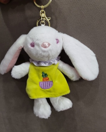 Брелок мягкая игрушка Заяц с морковкой желтый