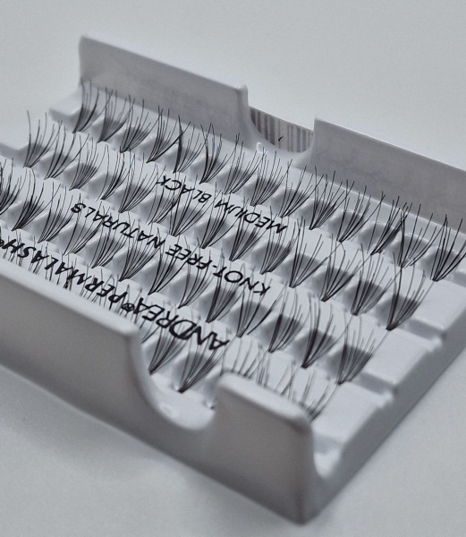 Andrea Пучки ресниц безузелковые средние (medium) черные