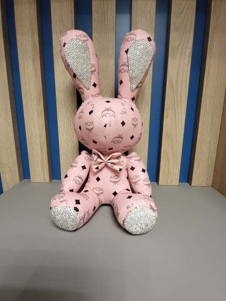 Игрушка интерьерная заяц MCM большой со стразами розовый