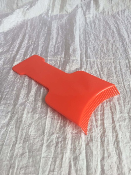 Лопатка Y&M для окраш. с ручкой, с зубчиками 9,5*18 см, оранжевая