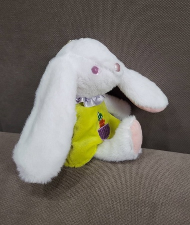 Брелок мягкая игрушка Заяц с морковкой желтый