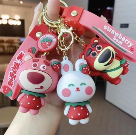 Брелок Медведь большой с ягодками (Strawberry)