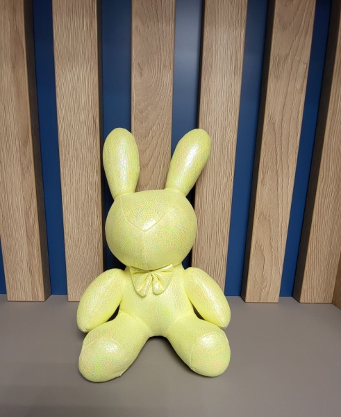 Игрушка интерьерная заяц Светящийся средний желтый