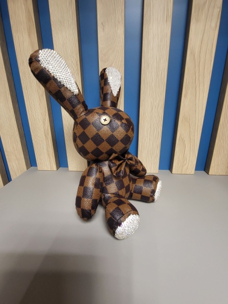 Игрушка интерьерная заяц Клетка средний со стразами коричневый