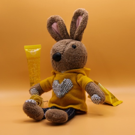 Брелок мягкая игрушка Заяц в кофте желтый