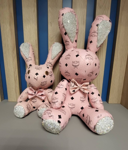 Игрушка интерьерная заяц MCM средний со стразами розовый