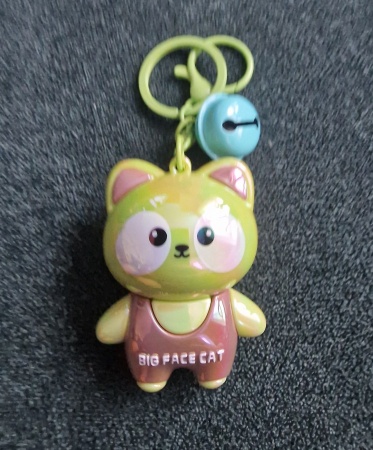 Брелок Кошка перламутровый салатовый